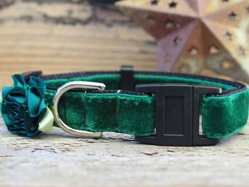 Mistletoe Green Velvet Cat Collar