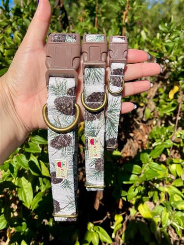Snowy Pinecones – White Winter Dog Collar | Handmade Organic Cotton Collar | Adjustable Dog Collar | Handmade Organic Cotton Collars & Leashes