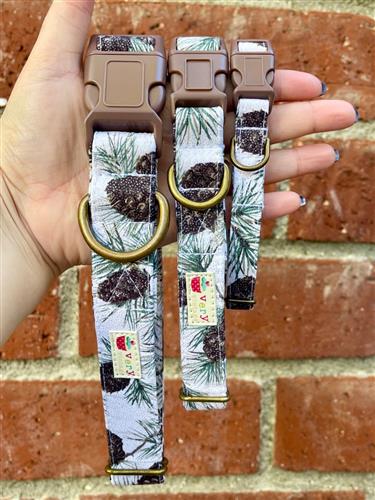 Snowy Pinecones – White Winter Dog Collar | Handmade Organic Cotton Collar | Adjustable Dog Collar | Handmade Organic Cotton Collars & Leashes