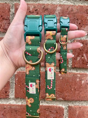 Gingerbread – Green Holiday Dog Collar | Handmade Organic Cotton Collar | Adjustable Dog Collar | Handmade Organic Cotton Collars & Leashes