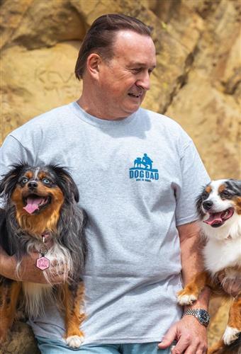 T-shirt: Dog Dad (Grey)