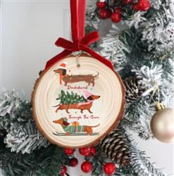 DASHOUND THROUGH THE SNOW ORNAMENT