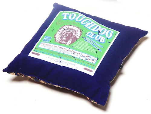 Touchdog 70'S Vintage-Tribal Throwback Convertible And Reversible Squared 2-In-1 Collapsible Dog House Bed